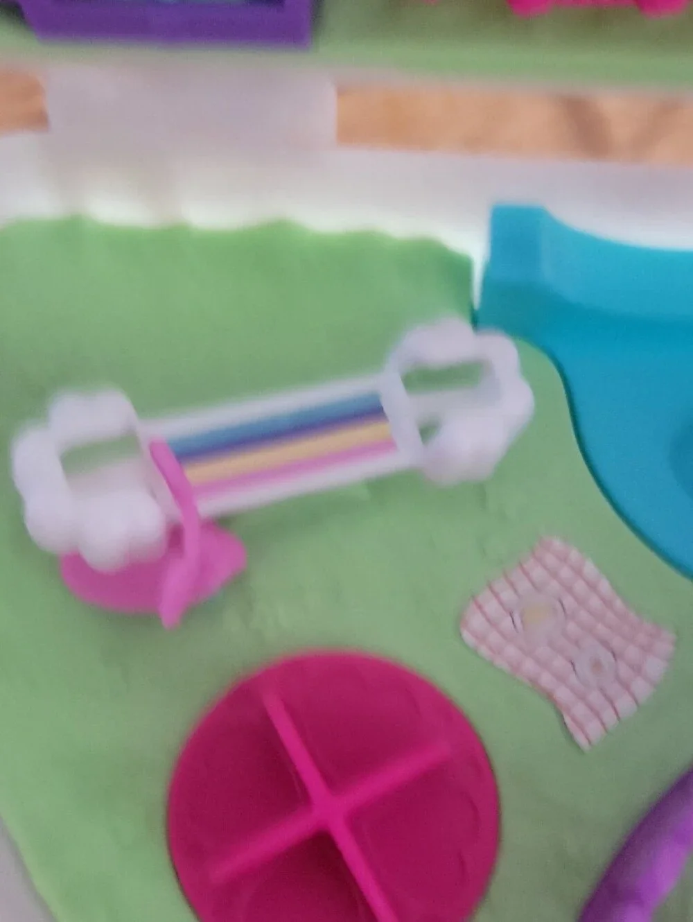 Polly Pocket Rainbow Dream Purse Wearable Compact Doll Play 2019 Date